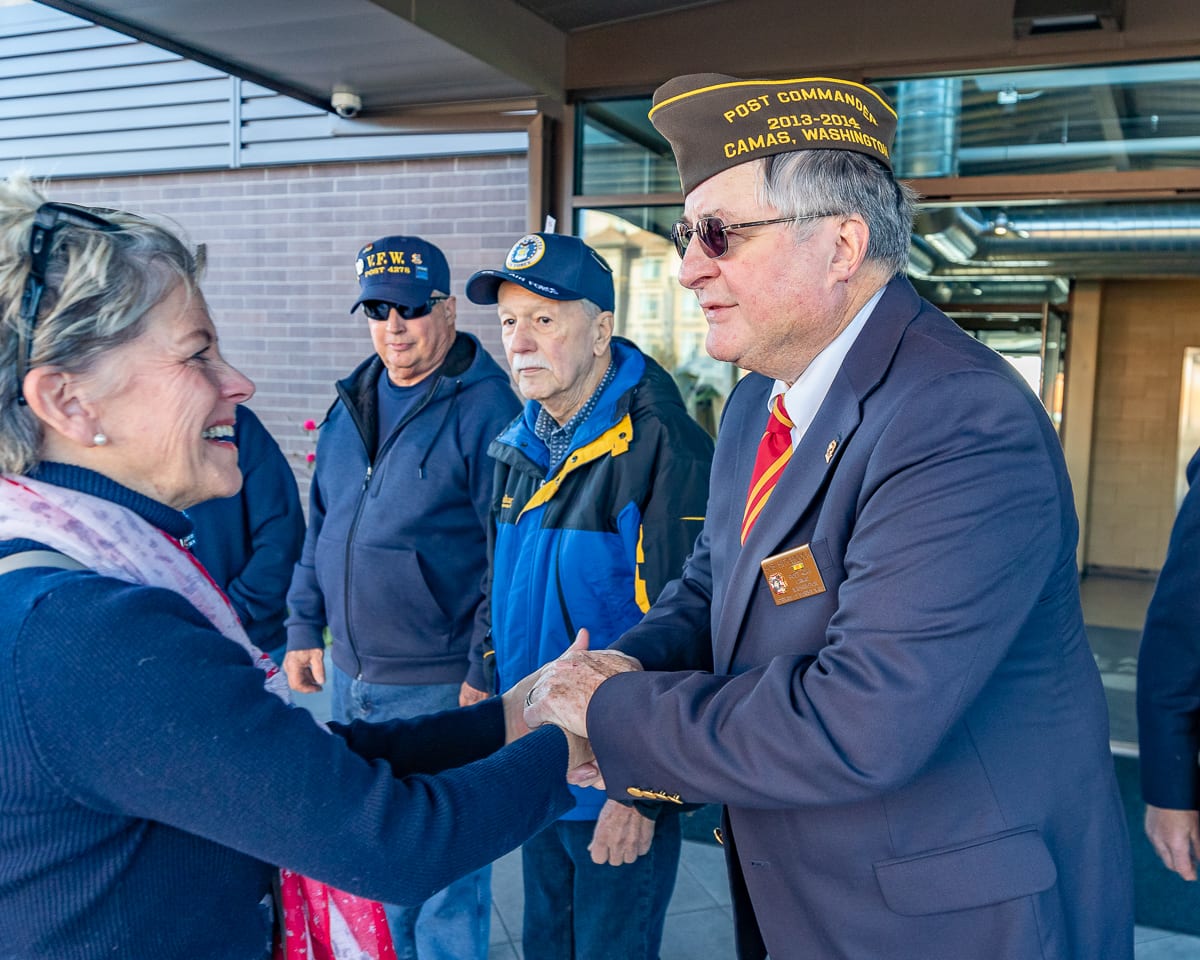 Black Pearl owner Kim Sherertz thanks veteran and VFW member Bob Hitchcock for his service. Photo by Mike Schultz 
