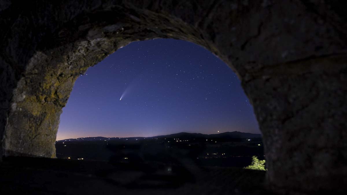 Heather Tianen returned to Vista House on Wednesday to capture this shot of the comet. Photo by Heather Tianen