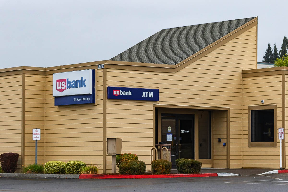 More details are emerging in the investigation into the officer-involved shooting that took place Thursday at this US Bank branch in Hazel Dell that claimed the life of 21-year-old Kevin E. Peterson Jr., a resident of Camas. Photo by Mike Schultz