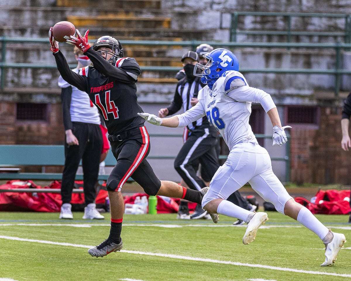 Evan Mendez had a couple special plays for the Fort Vancouver Trappers, catching five passes Saturday. Photo by Mike Schultz