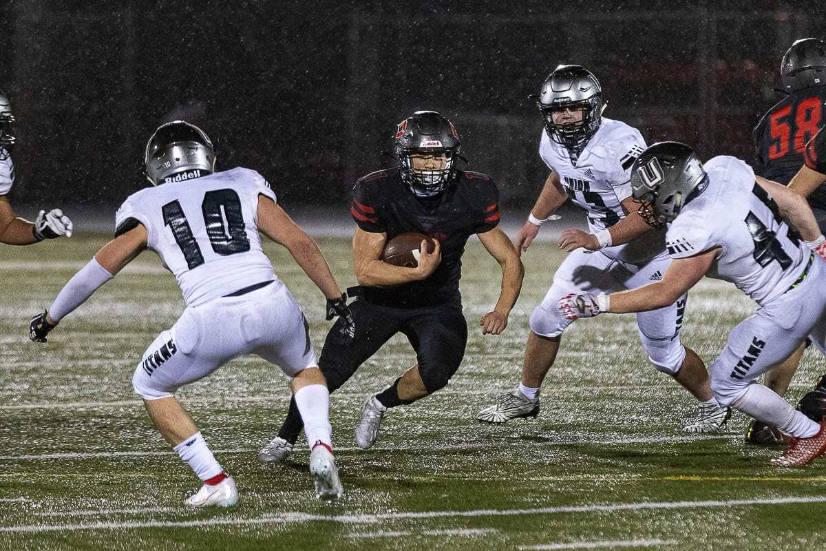 Camas running back Gabe Guo finished with 74 yards rushing and a touchdown, but the Union defense made him pay for those numbers. Union’s defense led the way in a 17-9 win over Camas. Photo by Mike Schultz