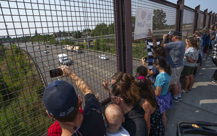 Folks lined up on the 139th Street overpass that spans Interstate 5 on Tuesday to pay their respects to Sgt. Jeremy Brown of the Clark County Sheriff’s Office. Photo by Paul Suarez