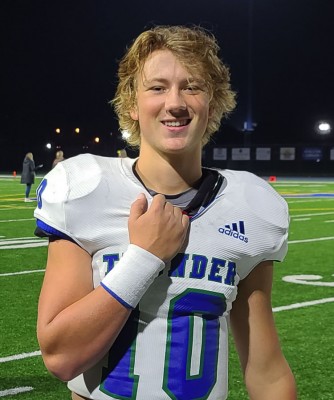 Mountain View quarterback Mitch Johnson rushed for two touchdowns and threw a touchdown pass in the win over Kelso. Photo by Paul Valencia