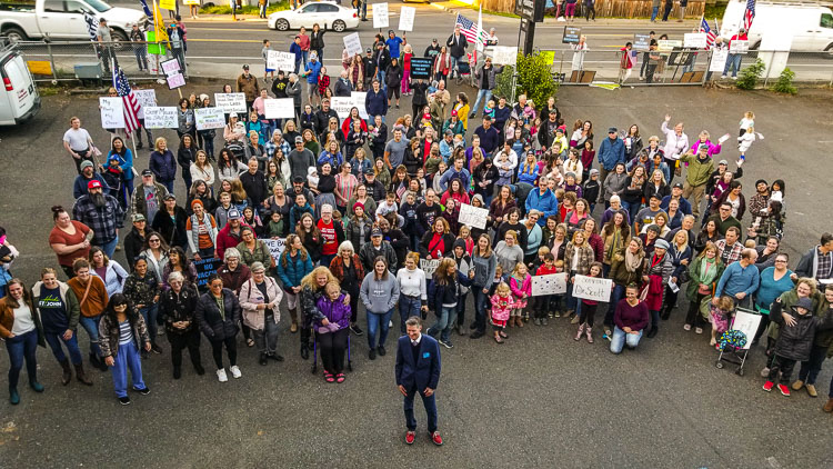 At the end of the rally, Scott Miller and well over one hundred supporters gathered for a group photo. The Washington Medical Commission has suspended Miller’s license to practice as a physician assistant. Photo by John Ley