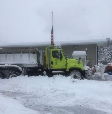 With the exception of local traffic, both directions of State Route 14 are now closed to all vehicles, including commercial vehicles (over 10,000 GVW), between Gibbons Creek (milepost 18) east of Washougal and the Hood River Bridge (milepost 65) near White Salmon.