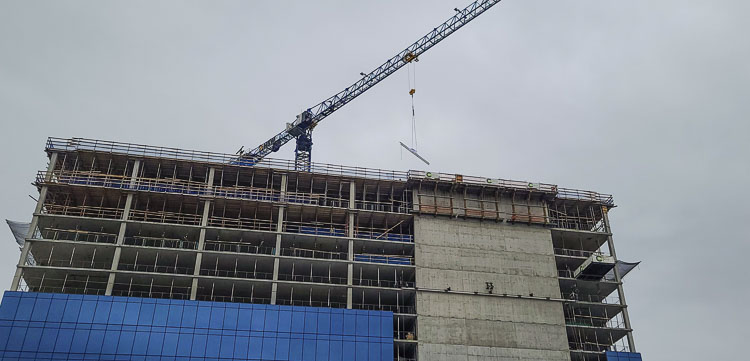 The final beam of ilan’s hotel project was lifted Monday morning in a “Topping Off” ceremony. Photo by Paul Valencia