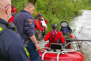 Clark-Cowlitz firefighters rescue three from Lewis River