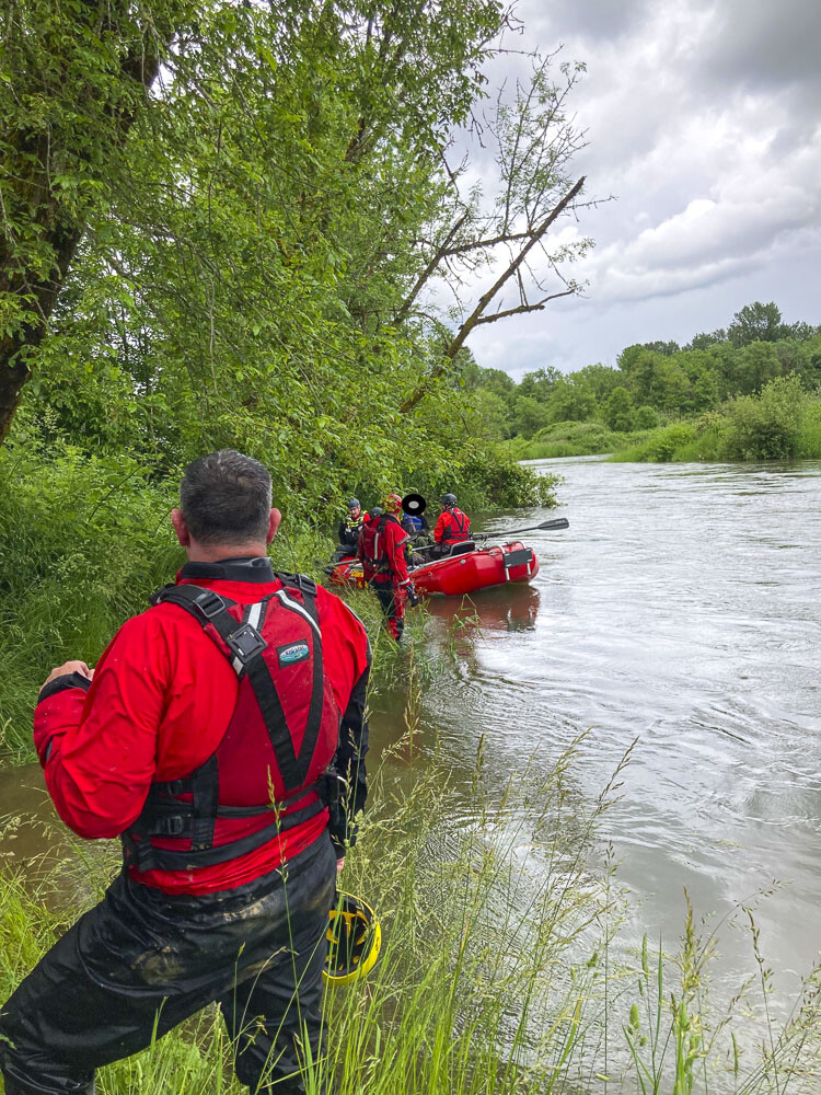 CCFR Raft 23 arrives to access the location with rescued victims. Photo courtesy Clark-Cowlitz Fire Rescue