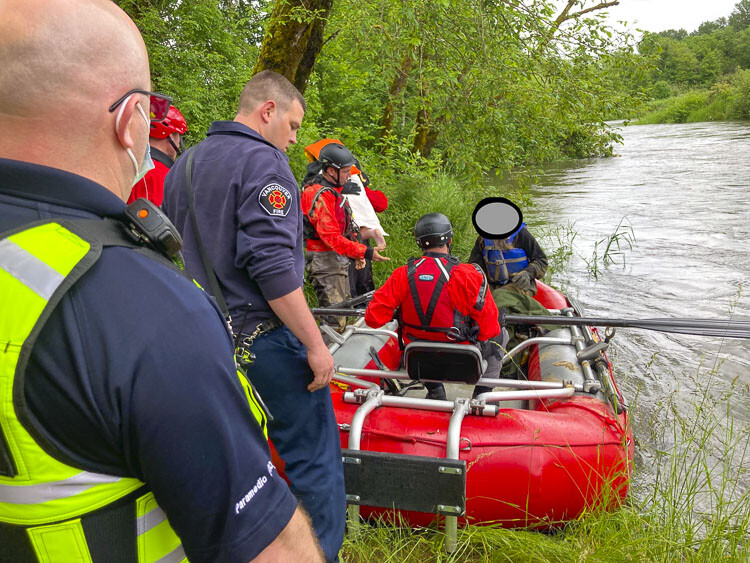 Technical Rescue personnel and AMR Paramedic assist in removing rescue victims from Raft 23. Photo courtesy Clark-Cowlitz Fire Rescue