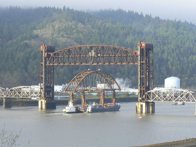 The Sauvie Island Bridge arch is barged under the BN Willamette River railroad bridge.