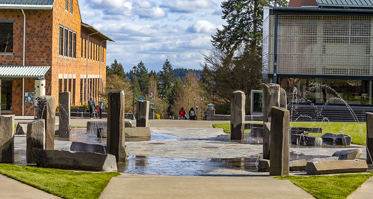 Prospective college students and their parents can get expert help filing for financial aid for college in fall 2022 at College Goal Washington, a free event that helps students and families complete the FAFSA