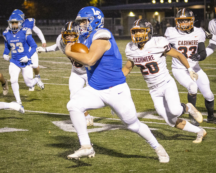 True Feldman, La Center’s quarterback, had two rushing touchdowns in the first quarter Friday night. Photo by Mike Schultz
