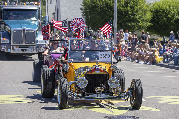 Many classic vehicles were among the participants in Saturday’s parade. Photo by Mike Schultz