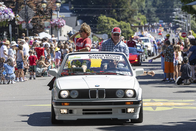 Camas Mayor Steve Hogan was recognized in Saturday’s Camas Days Grand Parade. Photo by Mike Schultz