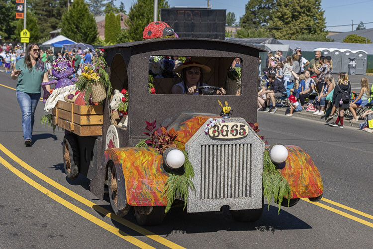 The Battle Ground Rose Float Committee parade entry is shown here. Photo by Mike Schultz