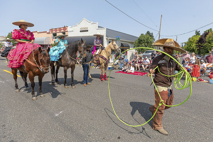 Rancho Viejo restaurant offered this entertaining entry in this year’s parade. Photo by Mike Schultz