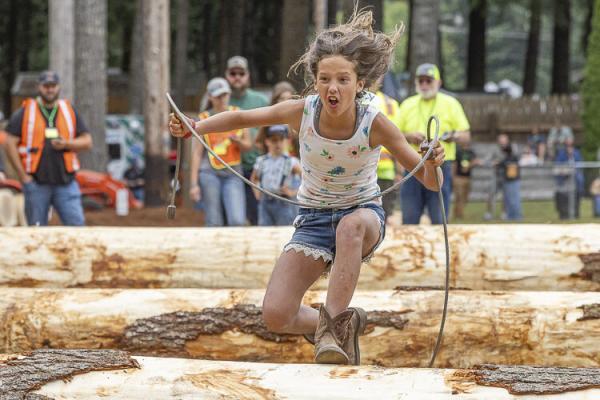 Emma Jane Todd clears the logs in the Youth Choken Set event. Photo by Mike Schultz