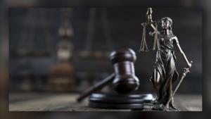 Should the charges have been dropped against the shoplifting suspect in the incident that led to an assault charge against a Vancouver Police officer?