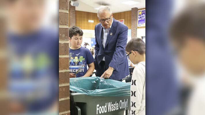 Governor Jay Inslee visited Hockinson School District on Wed., Sept. 6, to discuss recent commerce-supported energy efficiency projects at Hockinson School District. Photo courtesy Hockinson Heights Elementary School Facebook page