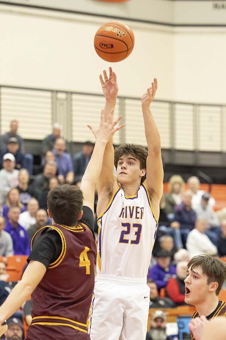 Aaron Hoey, shown here earlier in the game, buried a big bucket down the stretch to help Columbia River’s cause in a 55-52 win over White River on Saturday. Photo by Mike Schultz
