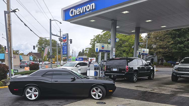 Word got out that prices were cheaper at this Vancouver gas station on Tuesday late afternoon. Photo by Paul Valencia