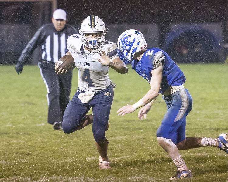 Jacob Williams of Seton Catholic makes a move during his team’s 29-21 win over La Center for the Trico League championship. Photo by Mike Schultz