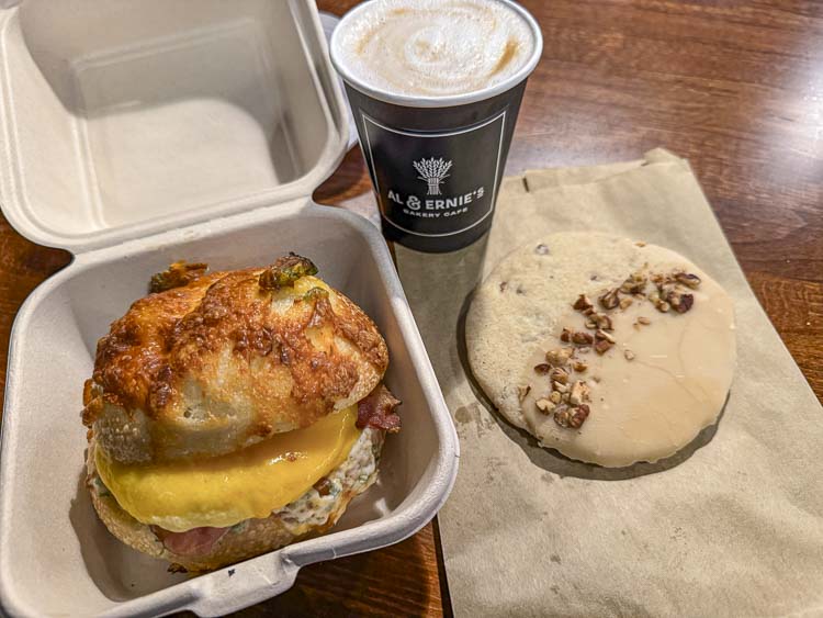 This jalapeño bagel breakfast sandwich is just one of the many fresh and flavorful options at Al & Ernie’s. The perfect pairing of a maple pecan shortbread and a warm mocha to start the day. Photo by Andi Schwartz